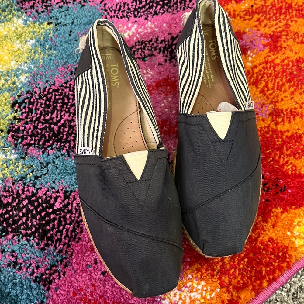 Tom’s Women’s Nautical Stripe Espadrilles Size 9